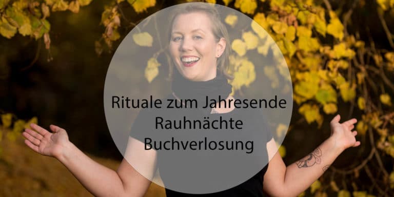 Vorschaubild Rituale zum Jahresende - Rauhnaechte - Buchverlosung - Christine Raab lachend im Herbst