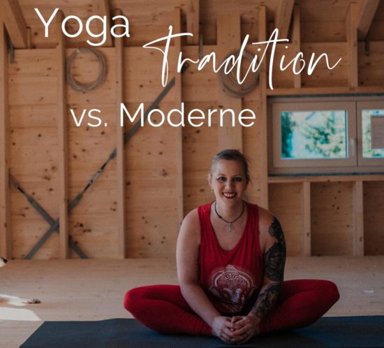 Christine Raab Yogapose Schneidersitzt Schmetterling konasana Yoga Tradition vs. Moderne Moksha Yogastudio Kahlgrund Yoga